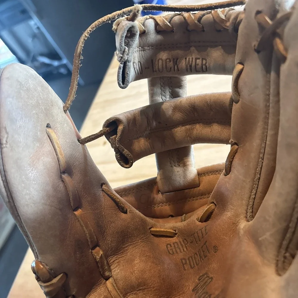 WILSON DETROIT TIGERS MARK THE BIRD FIDRYCH A2250 VINTAGE GLOVE RHT FAIR COND.